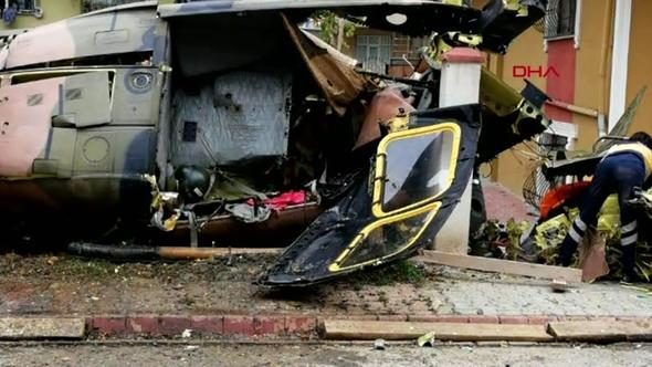 İstanbul'da askeri helikopter düştü
