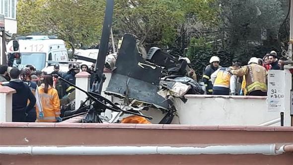 İstanbul'da askeri helikopter düştü

