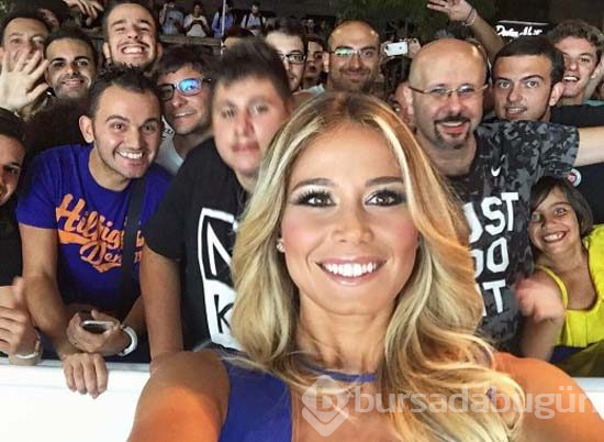Ünlü sunucunun çıplak fotoğraflarını sızdırdılar
