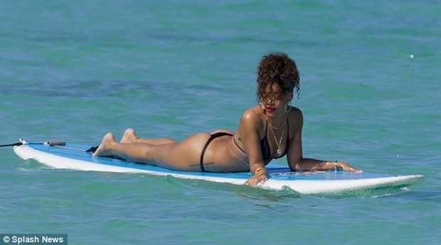 Chris Brown'dan Rihanna'nın fotoğraflarına yorum!
