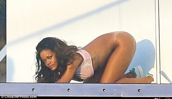 Chris Brown'dan Rihanna'nın fotoğraflarına yorum!

