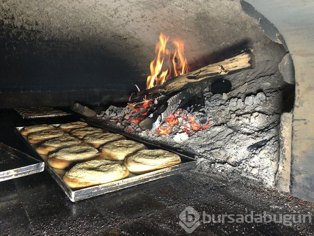 Bursalıların asırlık lezzeti 'tahinli pide'
