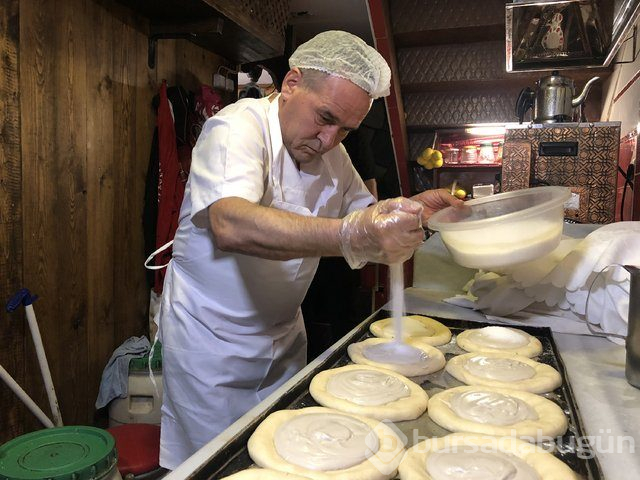 Bursalıların asırlık lezzeti 'tahinli pide'
