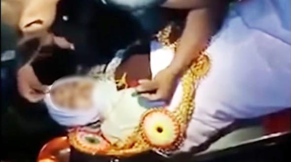 Verdiği sözü tutmak için ölen kız arkadaşıyla nikah kıydı
