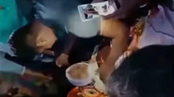Verdiği sözü tutmak için ölen kız arkadaşıyla nikah kıydı
