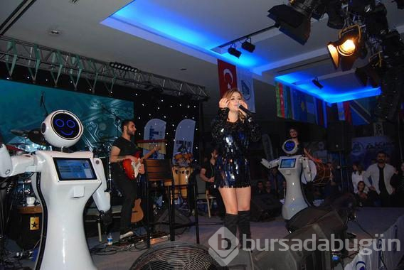 Merve Özbey'in dansçıları şaşırttı
