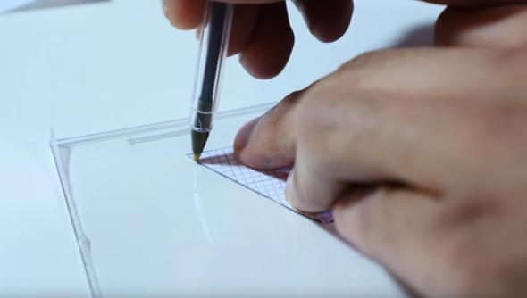 30 dakika uğraştı, CD kabını bakın neye dönüştürdü?

