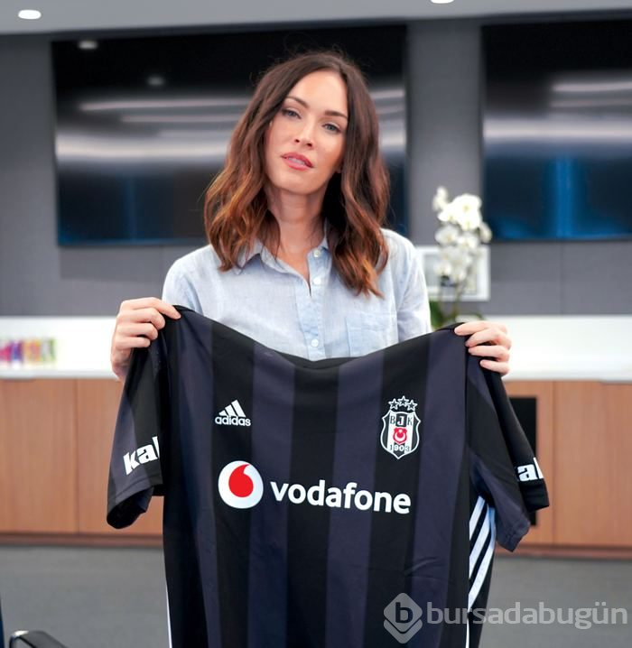 Megan Fox kıyafetinin azizliğine uğradı
