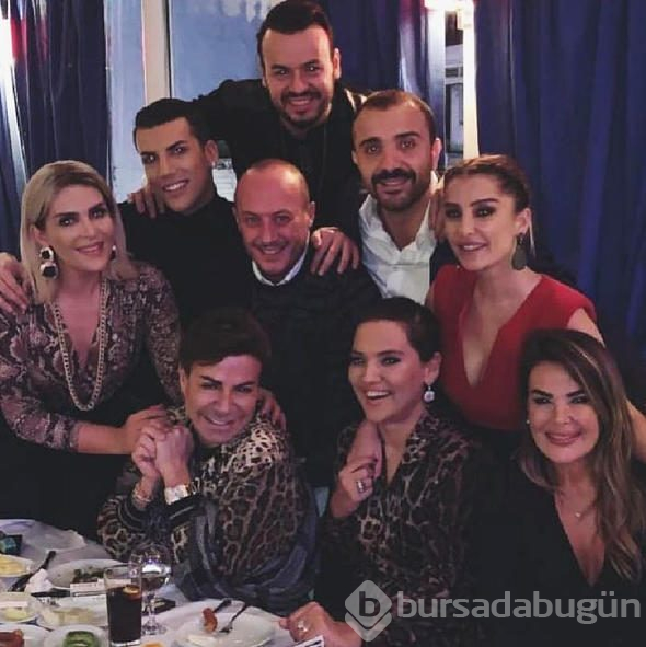 Demet Akalın Okan Kurt barışı dostlarıyla kutladı
