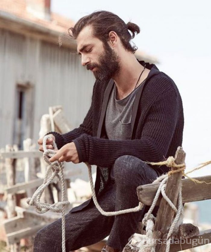 Edis kimi dudağından öptü? (Benden Duymuş Olmayın)
