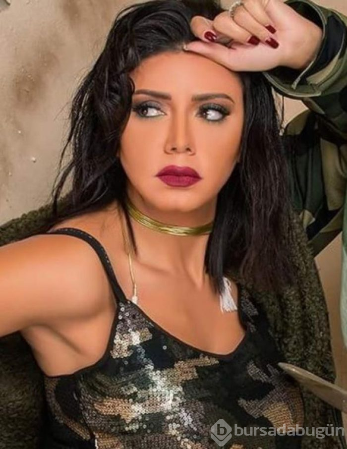 Transparan kıyafet giydi, davalık oldu!

