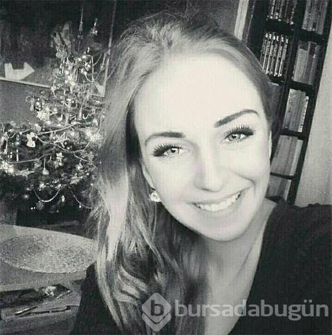 Genç manken fena yakalandı!
