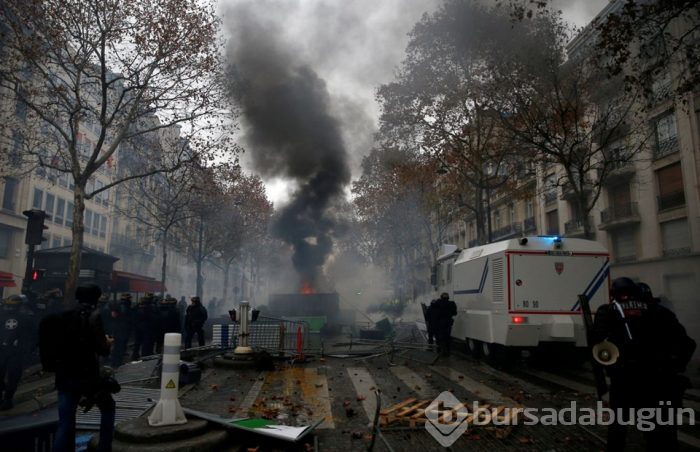 Macron "Sarı Yelekliler" isyanını durduramıyor