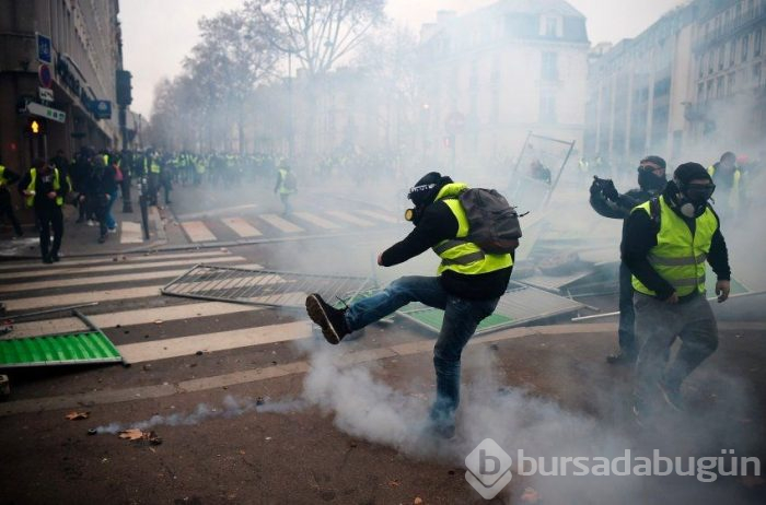 Macron "Sarı Yelekliler" isyanını durduramıyor
