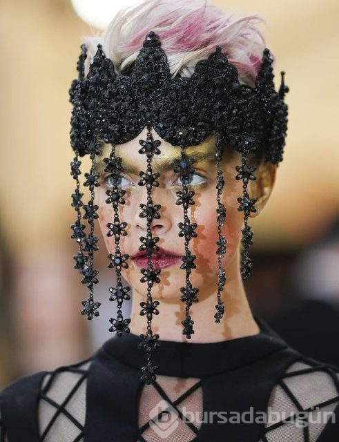 Cara Delevingne çekimde sakatlandı
