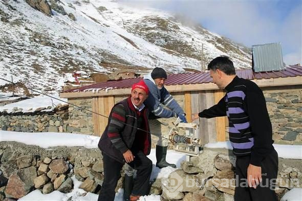 Çığ yıkmasın diye minareyi bu yıl da yatırdılar
