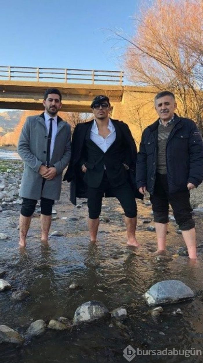 Paçaları sıvayıp dereye girdi! Nusret memleketinde
