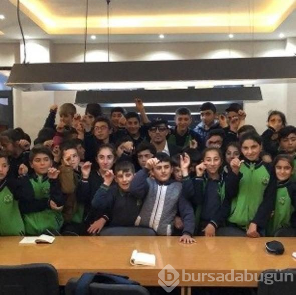 Paçaları sıvayıp dereye girdi! Nusret memleketinde

