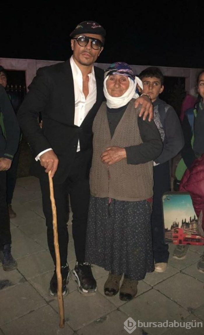 Paçaları sıvayıp dereye girdi! Nusret memleketinde
