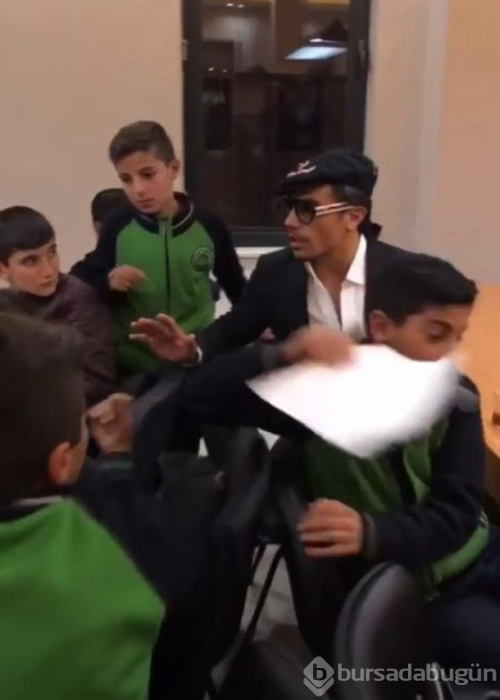 Paçaları sıvayıp dereye girdi! Nusret memleketinde
