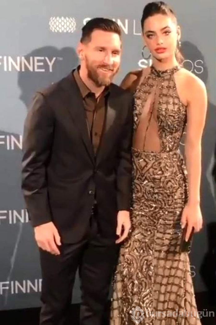 İsrailli modelle fotoğraf çekilirken donup kalan Messi'ye yapılan photoshoplar kırdı geçirdi