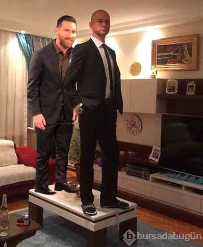 İsrailli modelle fotoğraf çekilirken donup kalan Messi'ye yapılan photoshoplar kırdı geçirdi