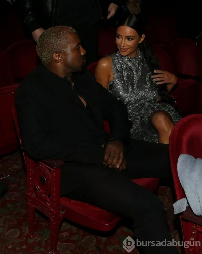 Kim Kardashian, müzikalde telefon kullanan Kanye West'i savundu