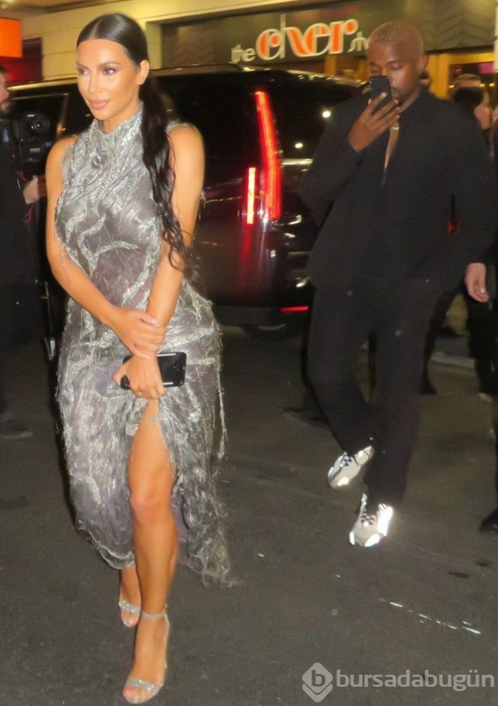 Kim Kardashian, müzikalde telefon kullanan Kanye West'i savundu