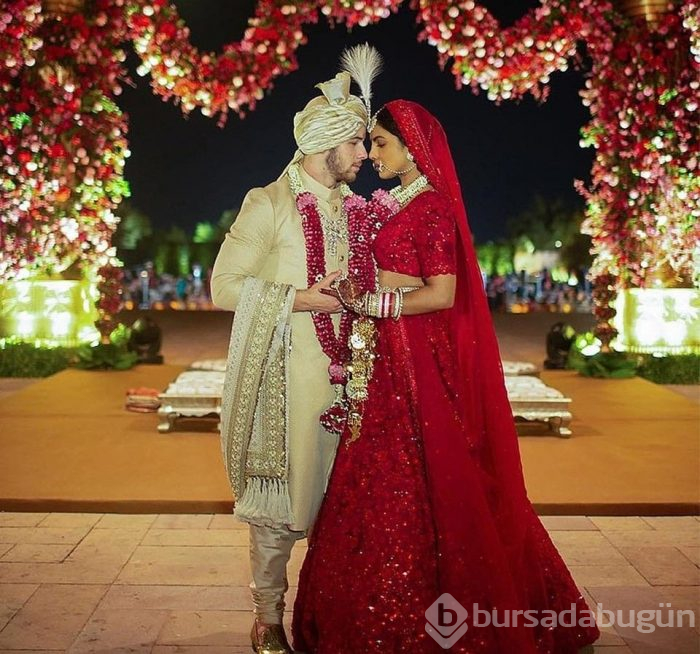 Priyanka Chopra'nın 22 metre duvaklı gelinliği