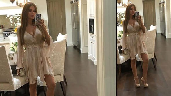 Nazar boncuklu telefon kabıyla hayranlarına böyle sesleniyor
