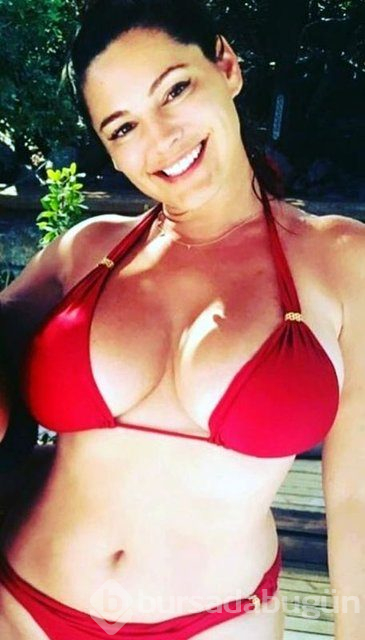 Kelly Brook: Sarkık göğüslerimle mutluyum
