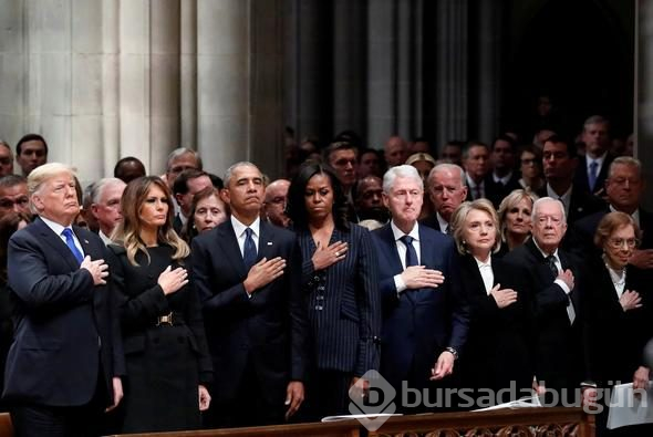 Bill Clinton ve Joe Biden'ın, Bush'un cenazesinde uyuması tartışma yarattı

