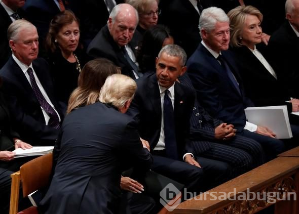 Bill Clinton ve Joe Biden'ın, Bush'un cenazesinde uyuması tartışma yarattı
