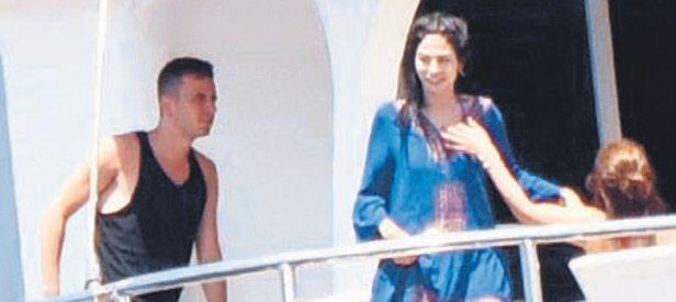 Demet Özdemir'in başı Oğuzhan'la belada!