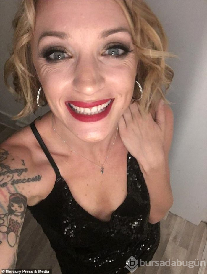 Kokulu çoraplarını satarak yılda 700 bin TL kazanan kadın: Roxy Sykes
