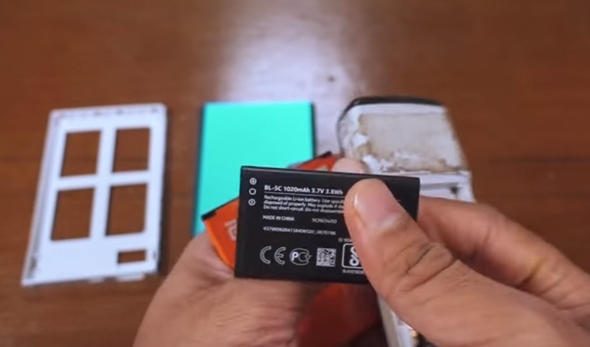 Eski telefonunun içindeki 'şey' kıymete bindi!
