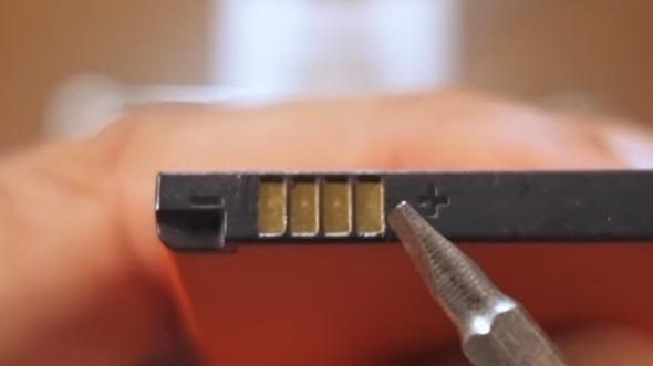 Eski telefonunun içindeki 'şey' kıymete bindi!
