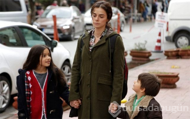 En iyi çocuk oyuncu ödülü'ne layık görülen Kübra Süzgün göz yaşlarına boğuldu