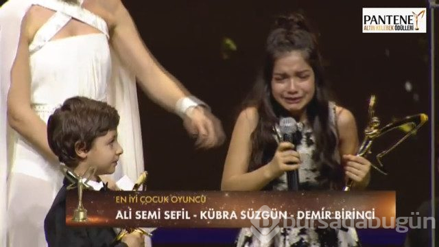 En iyi çocuk oyuncu ödülü'ne layık görülen Kübra Süzgün göz yaşlarına boğuldu