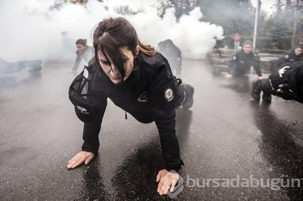 Çevik Kuvvet polislerinin eğitimleri filmleri aratmadı
