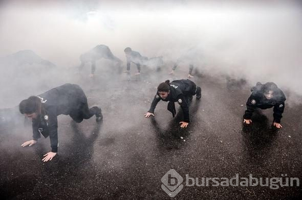 Çevik Kuvvet polislerinin eğitimleri filmleri aratmadı
