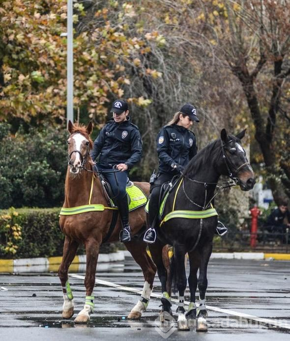 Çevik Kuvvet polislerinin eğitimleri filmleri aratmadı
