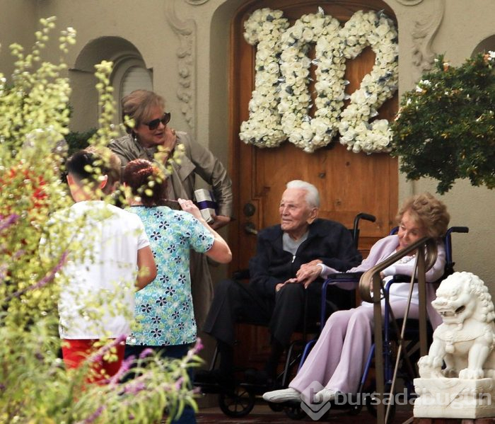 Kirk Douglas'a 102'nci doğum günü partisi