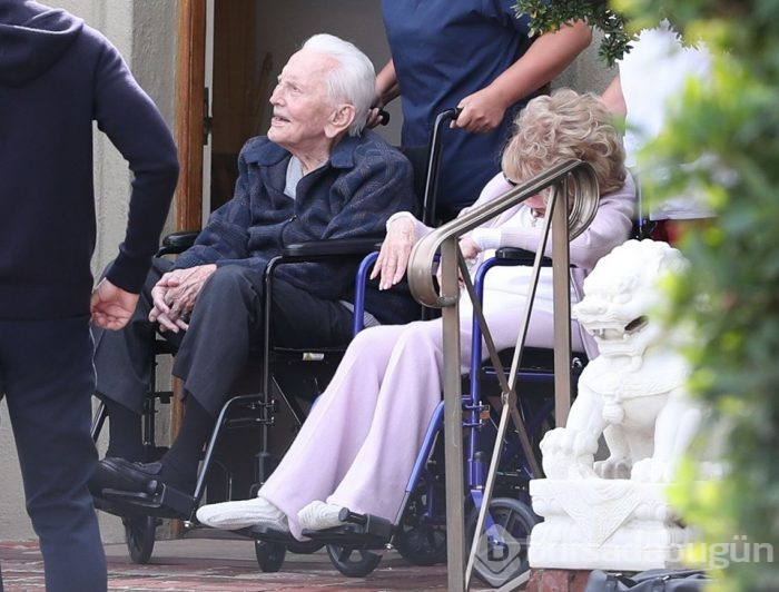 Kirk Douglas'a 102'nci doğum günü partisi