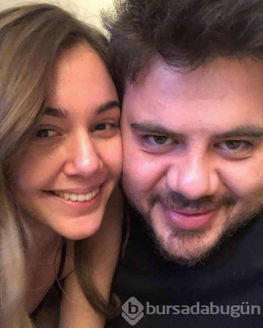 Eser Yenenler sevgilisi Berfu Yıldız ile 1. yılını kutladı
