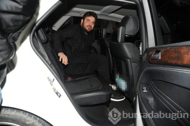Eser Yenenler sevgilisi Berfu Yıldız ile 1. yılını kutladı

