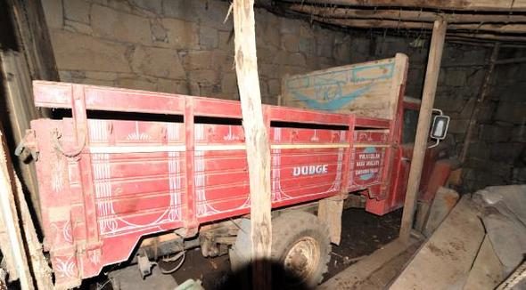 Oğullarına kızdı, 39 yıl önce kamyoneti garaja kilitledi
