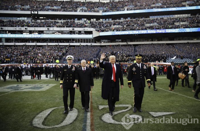 Trump'ın maçtaki hareketi alay konusu oldu
