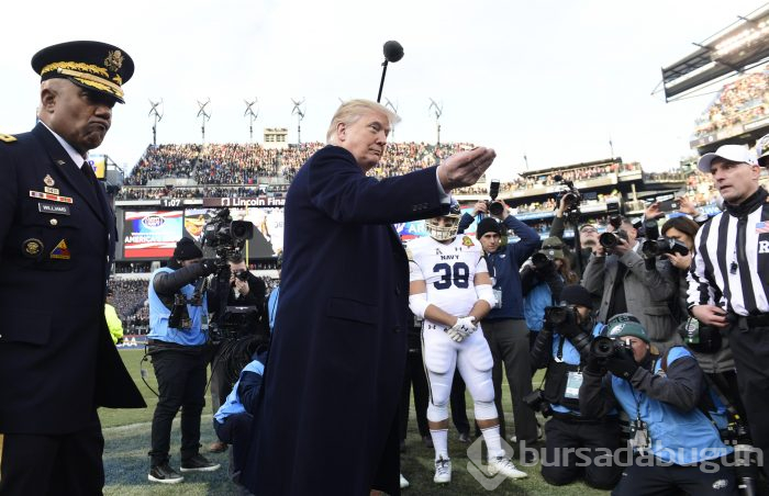 Trump'ın maçtaki hareketi alay konusu oldu
