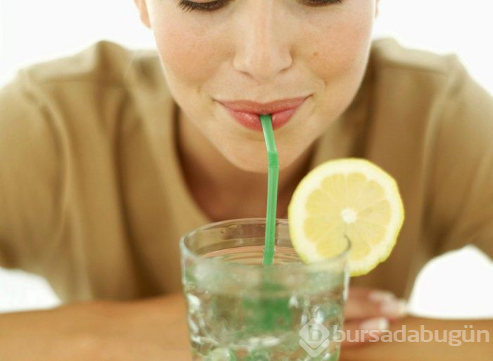 Her gün 1 bardak limonlu su ve 11 faydası!
